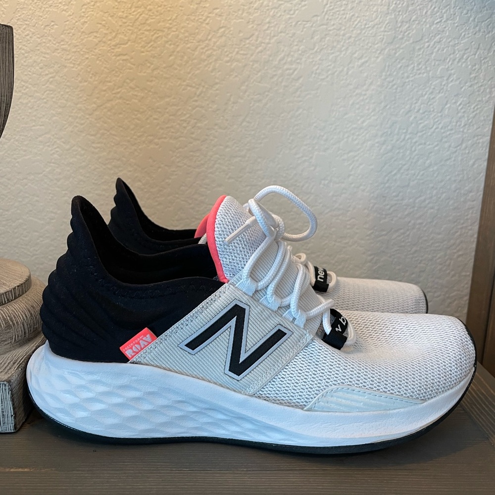 New Balance Women's Fresh Foam Roav V1 Sneaker